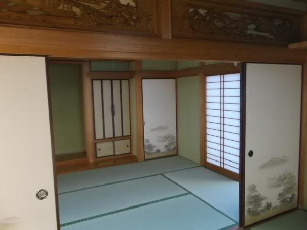 Non-living room. Spacious Japanese-style room of 12 tatami mats by removing the bran