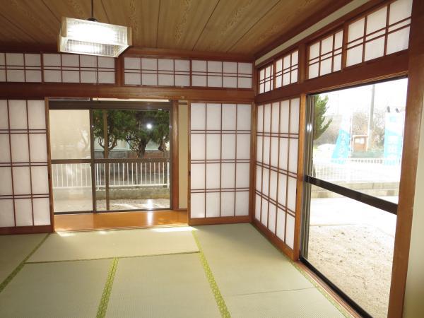 Non-living room. Tatami mat replacement, Shoji re-covered already