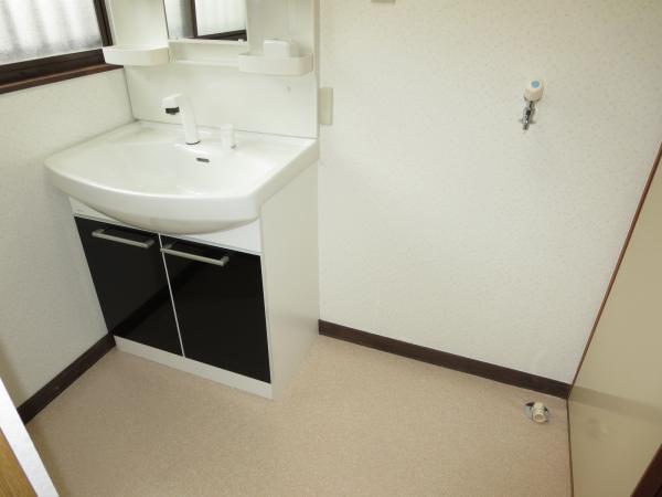 Wash basin, toilet