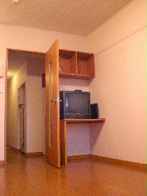 Living and room. TV ・ With storage shelf