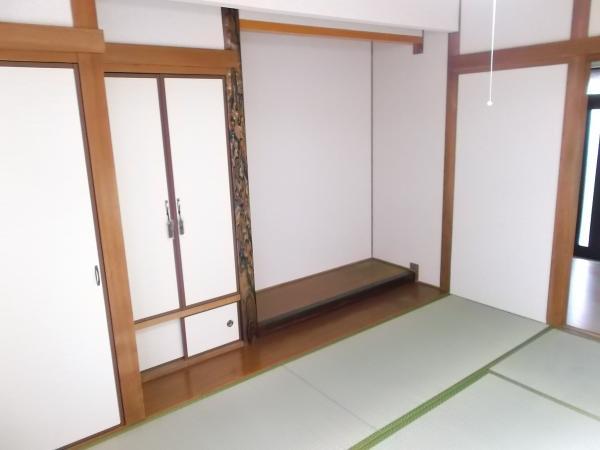 Non-living room. Alcove with a Japanese-style room 6 tatami