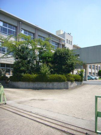 Primary school. Joyo Municipal Aoya to elementary school 1402m