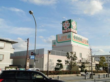 Supermarket. Until Life Terada shop 914m