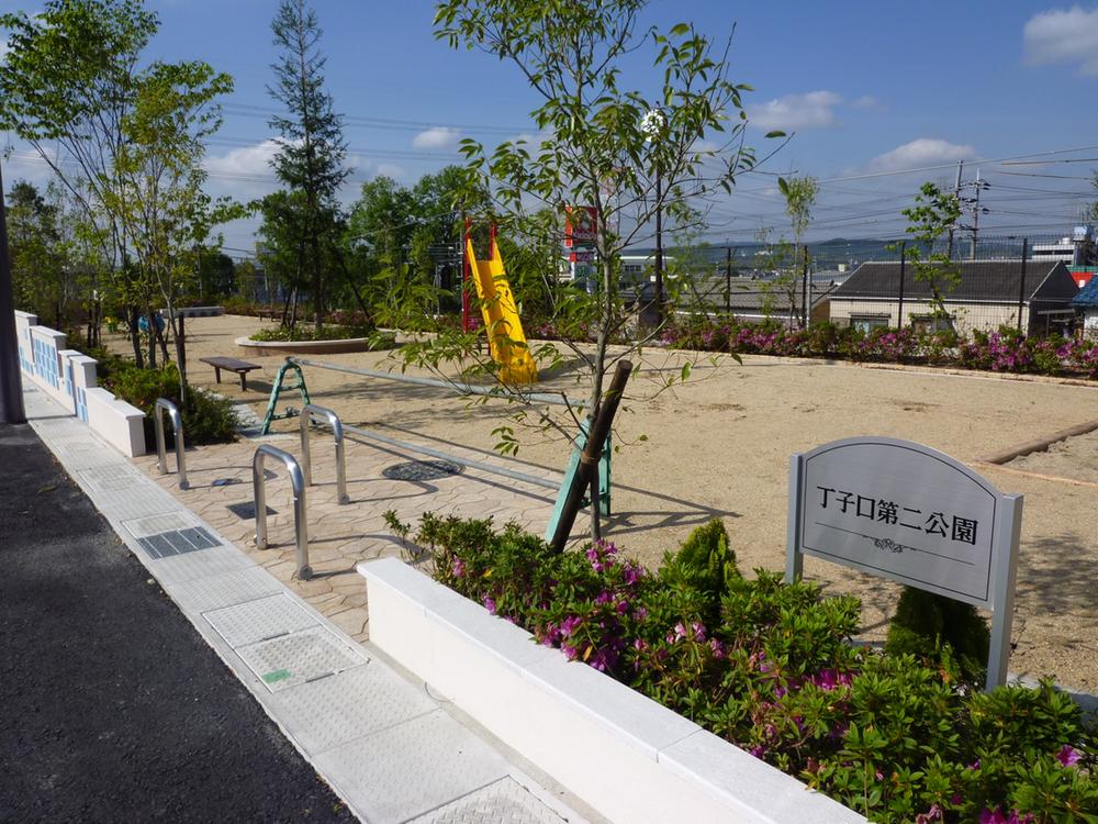 Other.  [Earth-friendly] It was placed a large park of about 210 square meters in the town on the concept, Planted a lot of plant. Enjoy a moment of healing