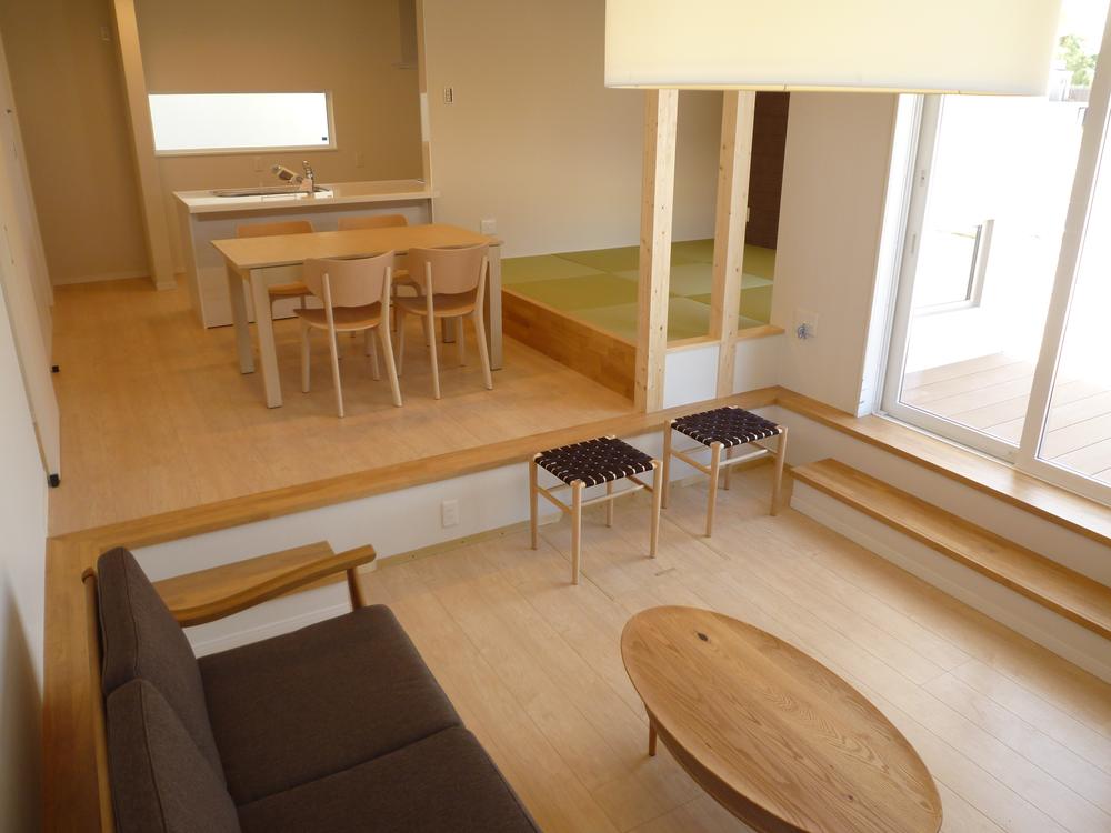Rendering (introspection). In in a long life, To respond to various changing life stages "Papa" We propose a house that has been considered in the eyes of Mom "Kids". Our exclusive architect will fulfill the dream of the life style of the 98 kinds of 98 families.