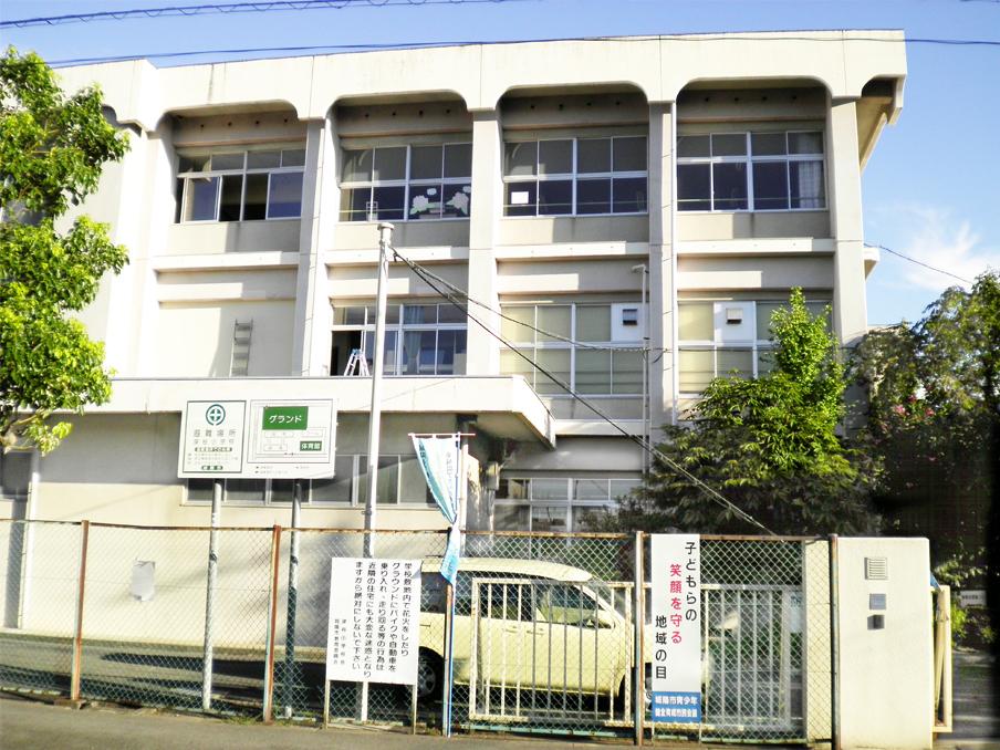 Primary school. Fukaya until elementary school 200m