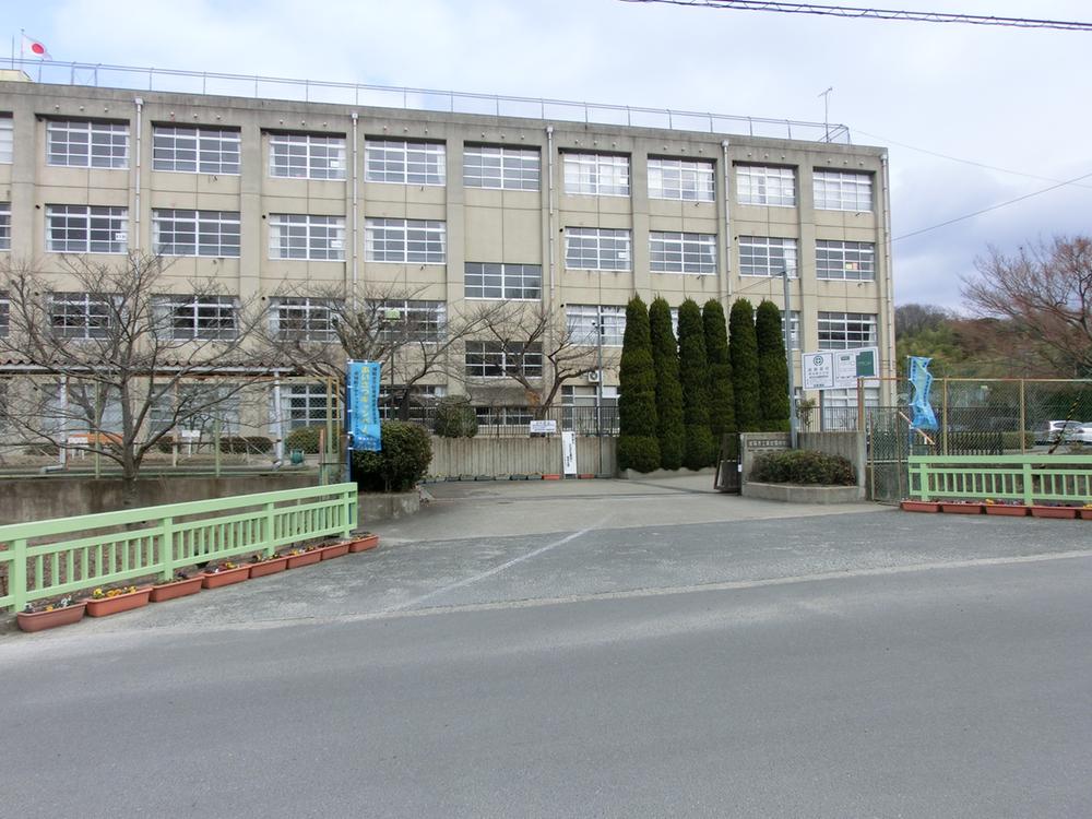 Junior high school. Chengyang to City Yo Tojo Junior High School 363m