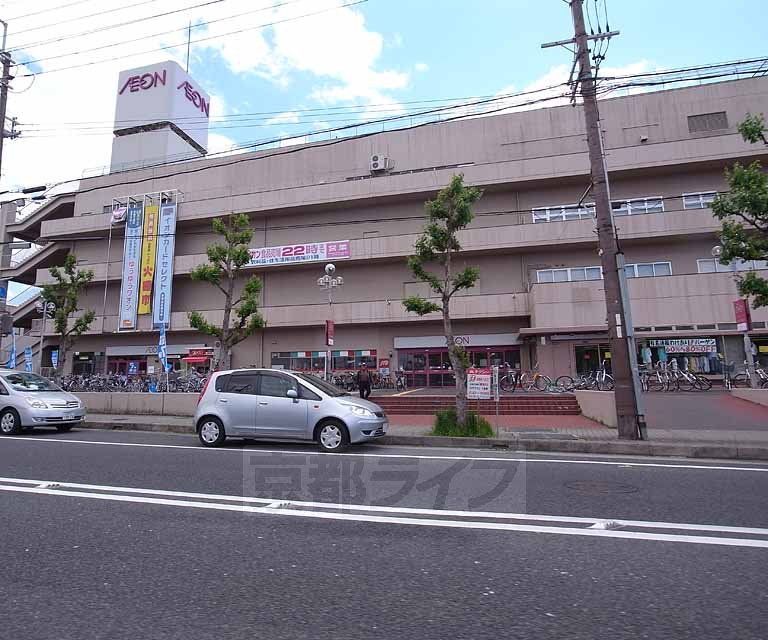 Supermarket. 950m to Okubo Satie (super)