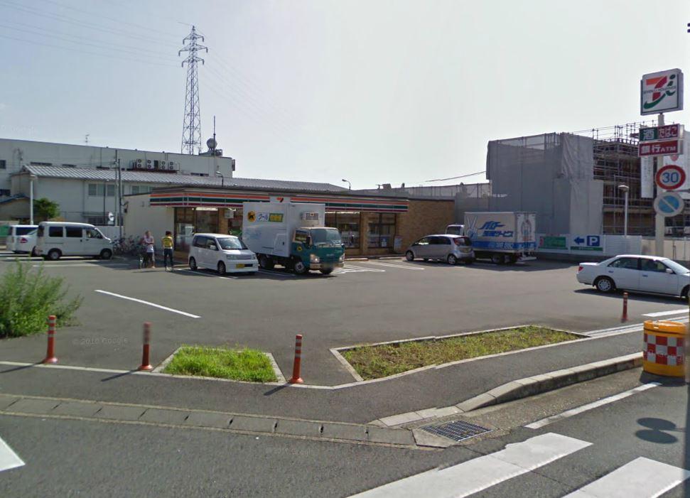 Convenience store. 50m until the Seven-Eleven Joyo Hirakawa shop