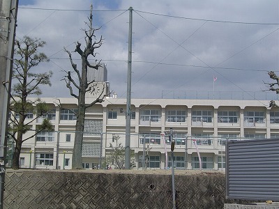 Primary school. Fukaya until the elementary school (elementary school) 850m