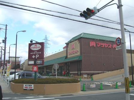 Supermarket. Matsuya 988m to super
