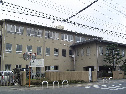 Primary school. Chengyang Municipal Tomino to elementary school (elementary school) 1156m