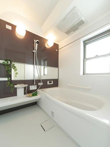 Bathroom. Unit TOTO and LIXIL bus is a spacious 1616 type. Both manufacturers tub in the difficult thermal insulation structure cold temperature, Adopt a hard door to luck of the mold. 