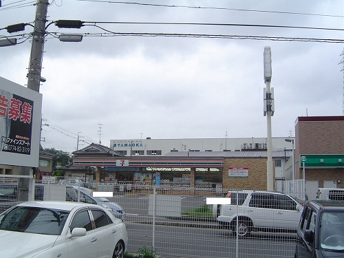 Convenience store. 460m to Seven-Eleven (convenience store)