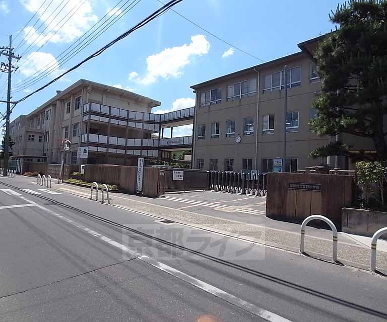 Primary school. Tomino to elementary school (elementary school) 232m