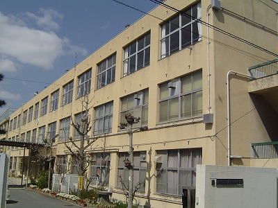 Primary school. Hisatsu 390m River to the elementary school (elementary school)