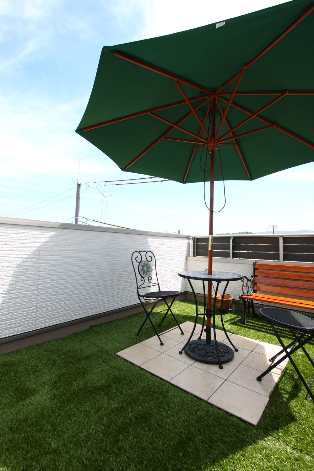 Balcony. Play or under your child of the sun, even when it can not be a private space "Sky Garden" dinner or lunch go out on the rooftop, Using it is freely.