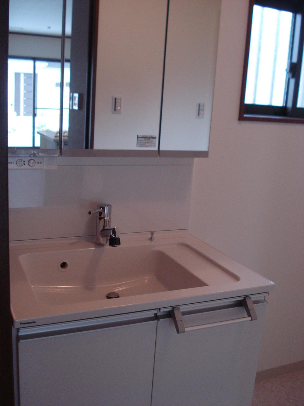 Wash basin, toilet. Indoor (12 May 2012) shooting