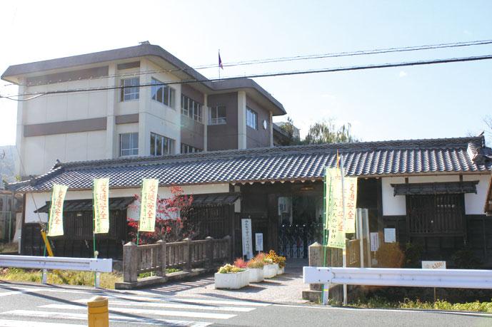 Primary school. Since the 898m elementary school is also close to Kameoka Municipal Sendai River Elementary School, School children also safe. 