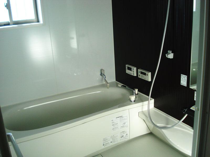 Bathroom. Relax in the spacious bath ☆ 
