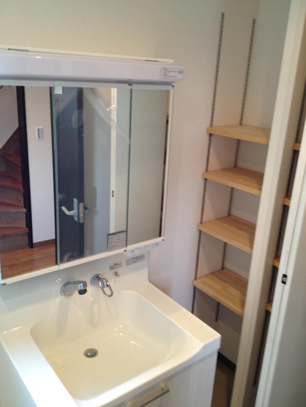 Wash basin, toilet. Basin (June 2013) Shooting