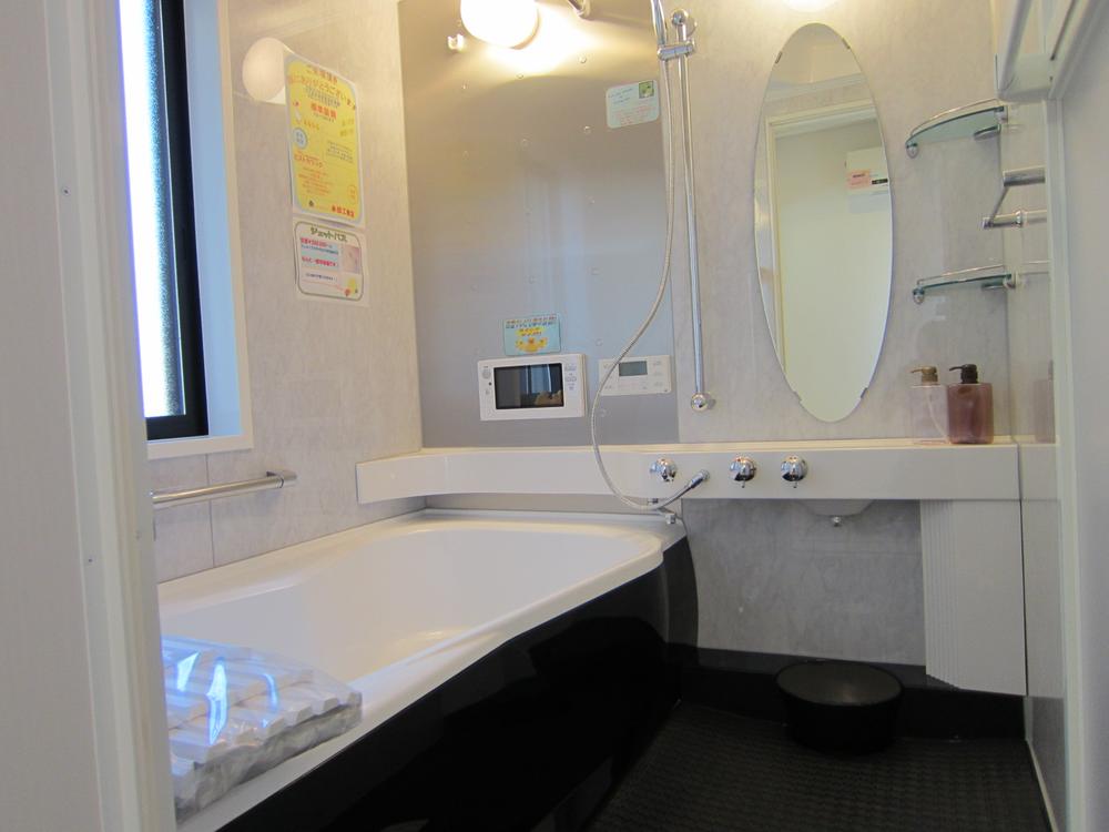 Bathroom. Bathroom TV ・ Mist sauna ・ Bathroom Dryer ・ Whirlpool bath comes with a standard. 