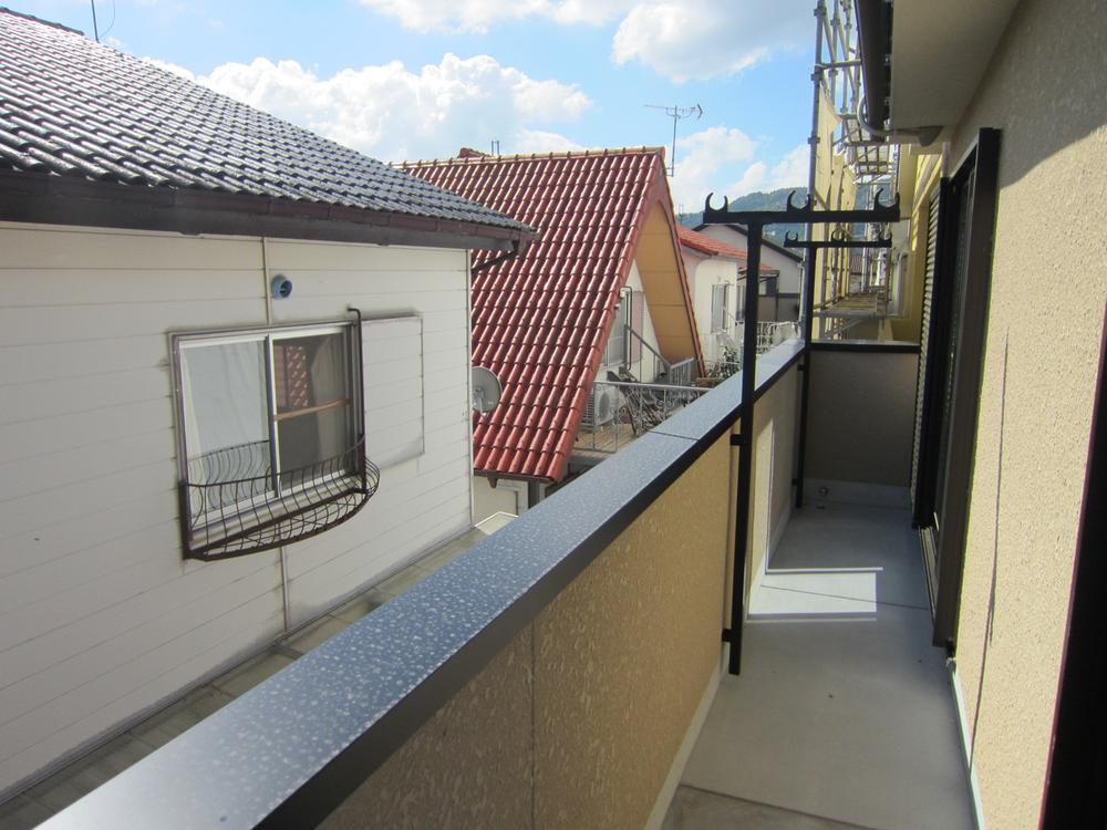 Balcony. Long veranda, Futon is You full Jose, It is good to be going through children room. 