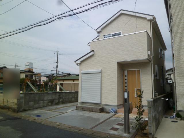 Local photos, including front road. Local (10 May 2013) Shooting