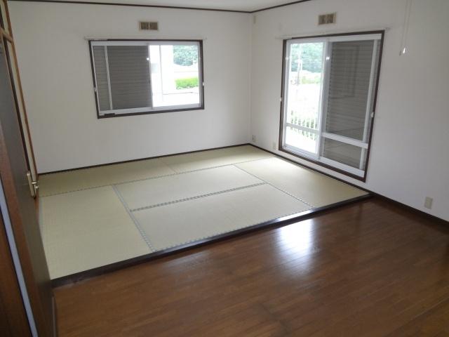 Non-living room. Second floor Western-style 12 Pledge ・ There tatami corner