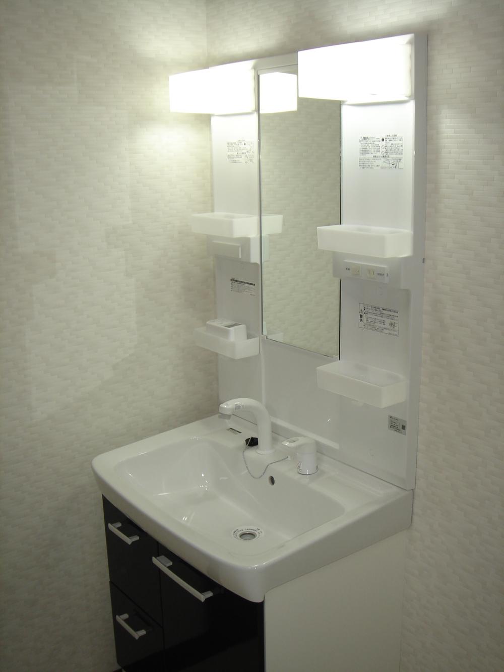 Wash basin, toilet. Basin (March 2013) Shooting