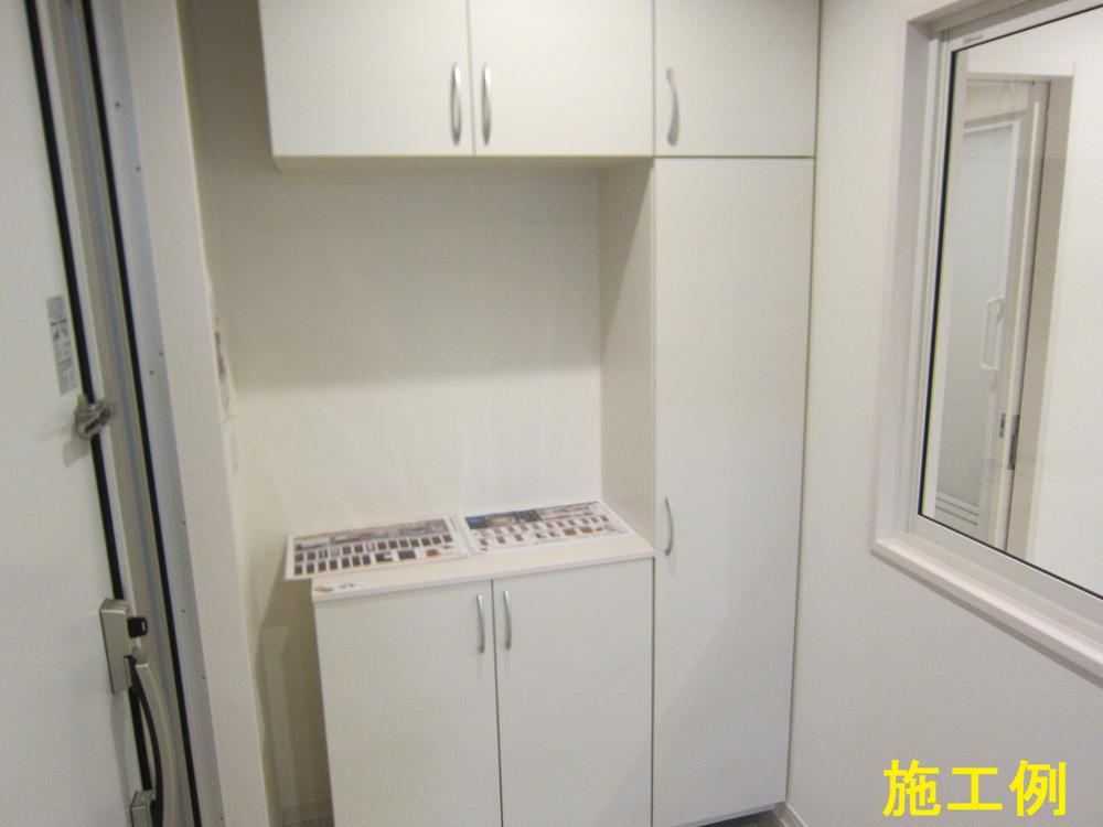 Entrance. Example of construction