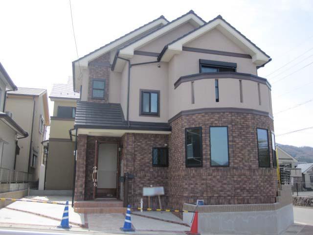 Local photos, including front road. No. 1 point and the No. 28 place has become corner lot! Because the south is empty, Good per yang! 