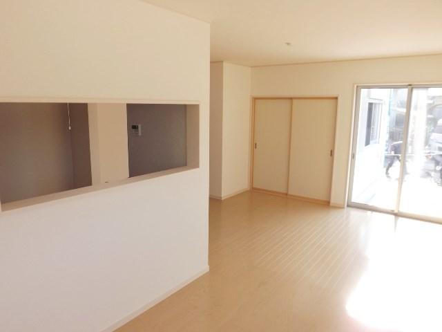 Living. Counter Kitchen, South daylight bright living