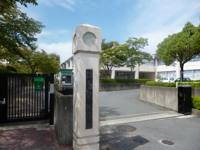 Primary school. Kameoka Municipal Minami Tsutsujigaoka to elementary school 1736m