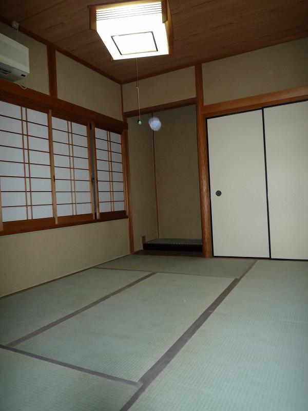 Non-living room. First floor Japanese-style beds closet Yes