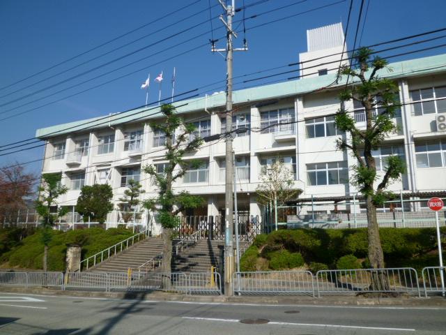 Primary school. Kameoka Municipal Tsutsujigaoka to elementary school 193m