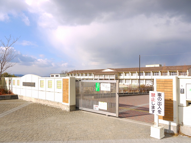 Primary school. 354m until kizugawa stand Umemidai elementary school (elementary school)