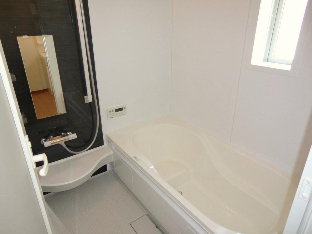 Same specifications photo (bathroom). Same specifications photo (bathroom) Bathroom with heating dryer