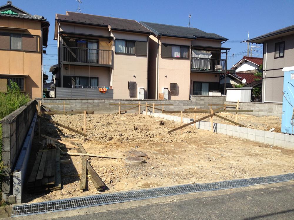 Local photos, including front road. Local shooting