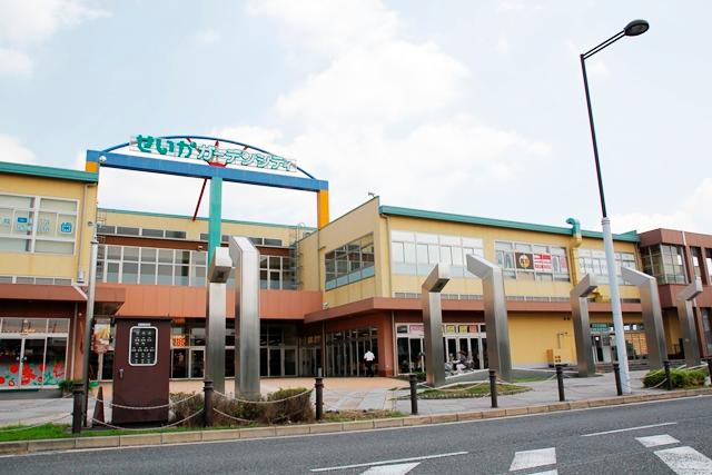 Shopping centre. 2480m to Garden Mall Kizu