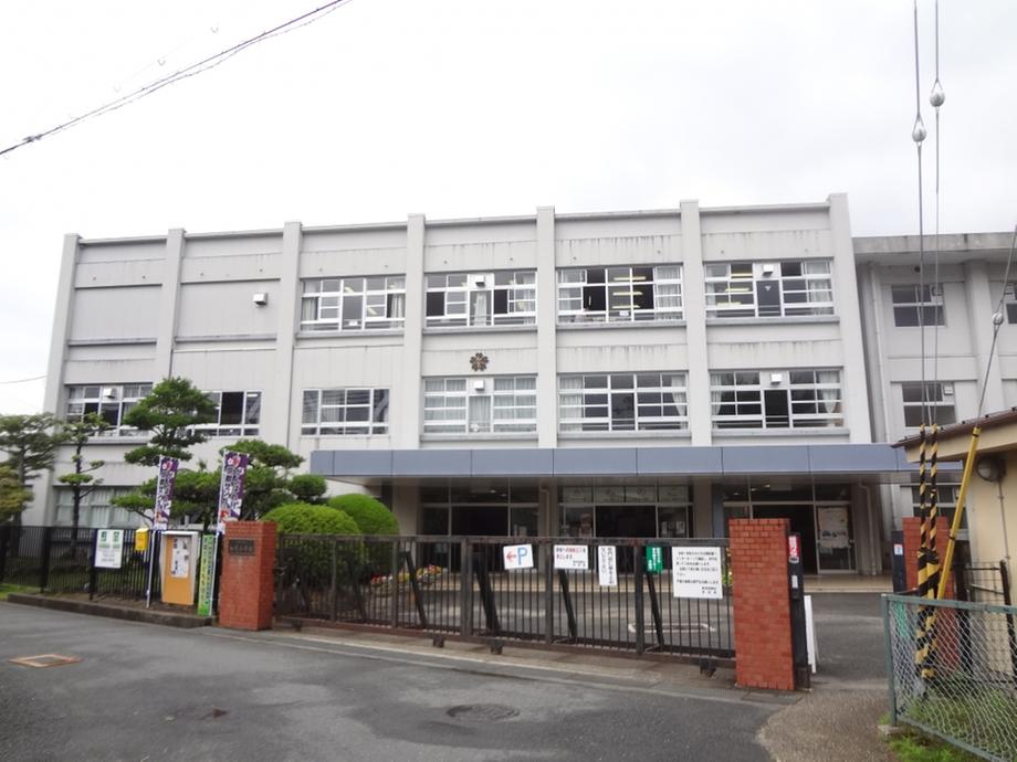 Primary school. Kizugawa stand Kamo to elementary school 924m