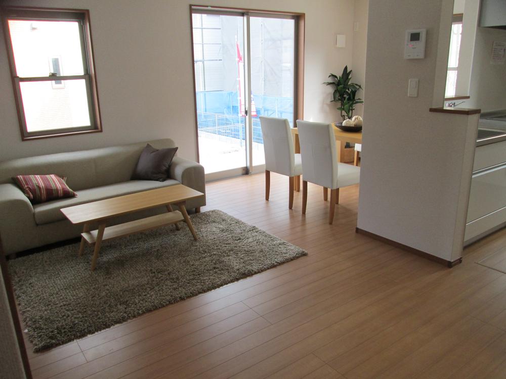 Living. Moments of family reunion in the living room, which was stuck in the open feeling and daylighting