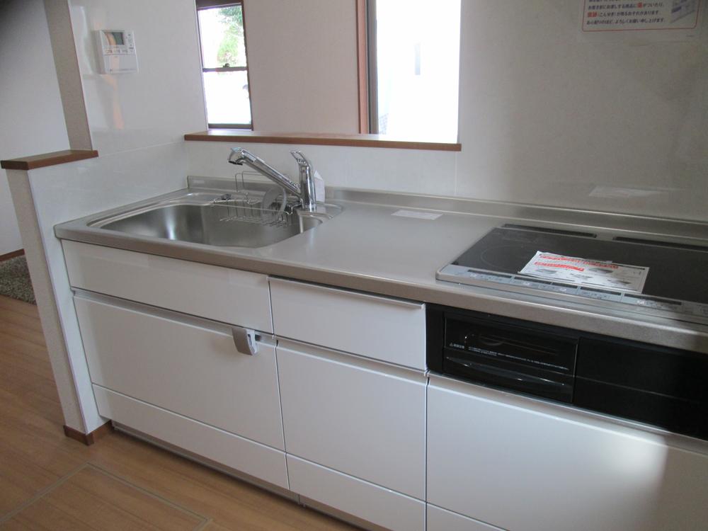 Kitchen. Face-to-face kitchen where you can enjoy a conversation while cooking