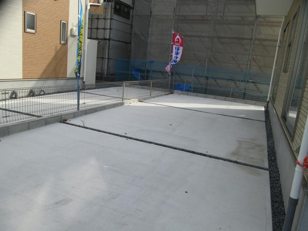 Parking lot. Spacious parking space two Allowed