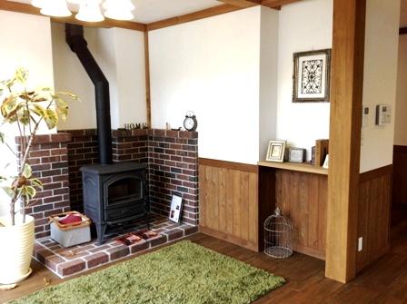 Living. ~ In the living there is a fireplace