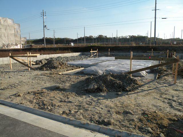 Local photos, including front road. Local photo at the time of construction