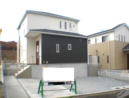 Local appearance photo. Local appearance is a photo parking 3 units can be! ! 