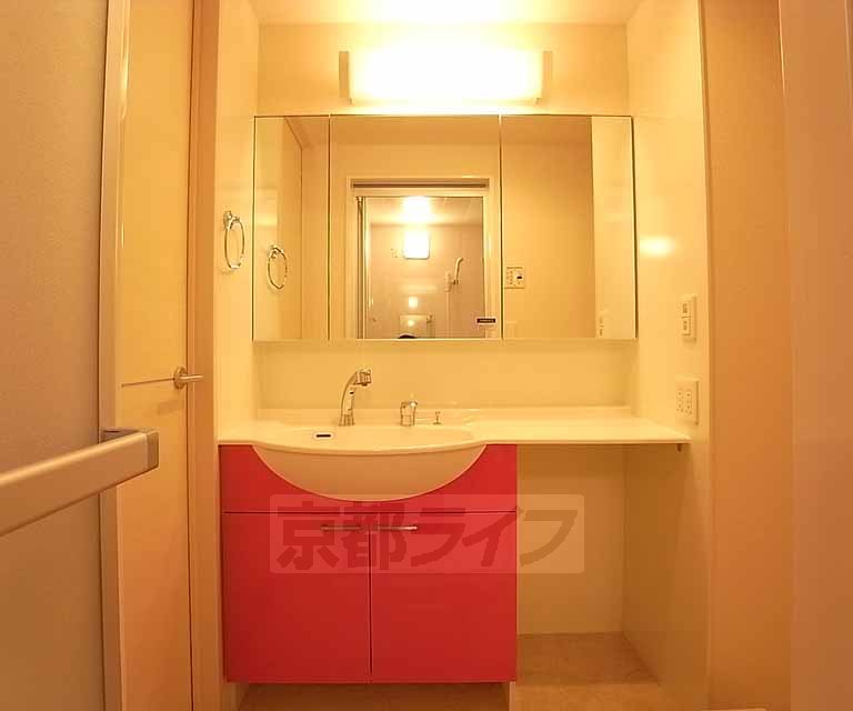 Washroom. It is a wash basin, such as in hotel.