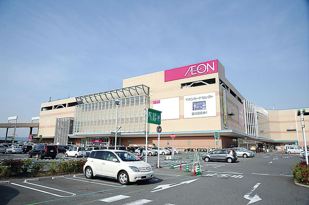 Shopping centre. 5050m until Takanohara ion Mall