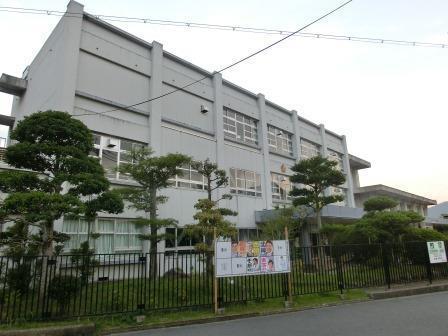 Primary school. Kizugawa stand Kamo to elementary school 691m